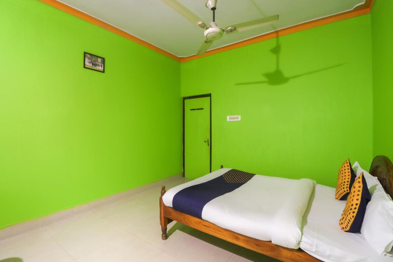 Spot On 65043 Hotel Kalinga Palace Kendrapara Екстер'єр фото